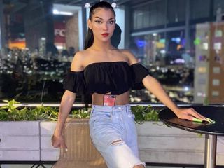 mature sex show of webcam model LuciaZaravi